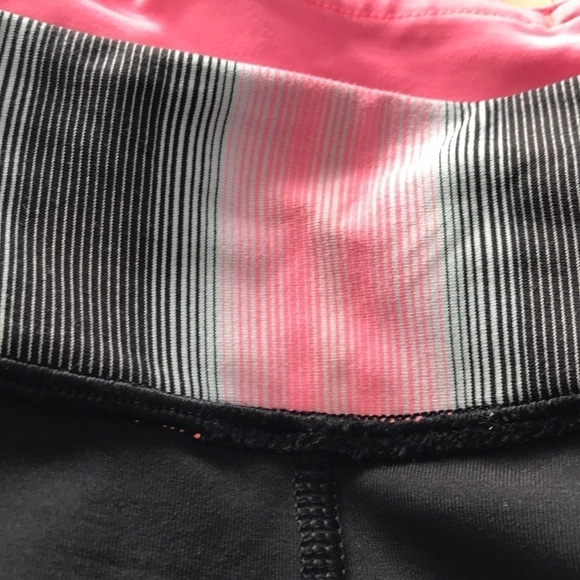 IVIVVA lululemon black pink band cropped leggings - Picture 3 of 7
